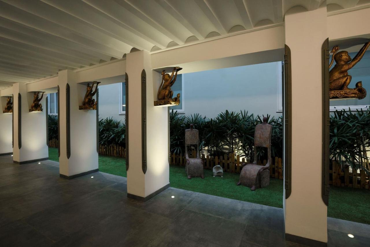 ויסאקפאטנם The Andhra Art & Craft Hotel מראה חיצוני תמונה
