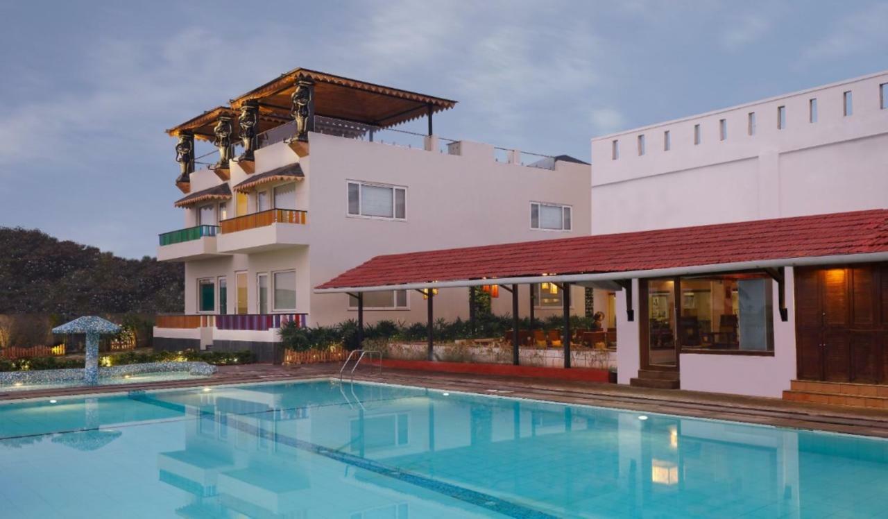 ויסאקפאטנם The Andhra Art & Craft Hotel מראה חיצוני תמונה